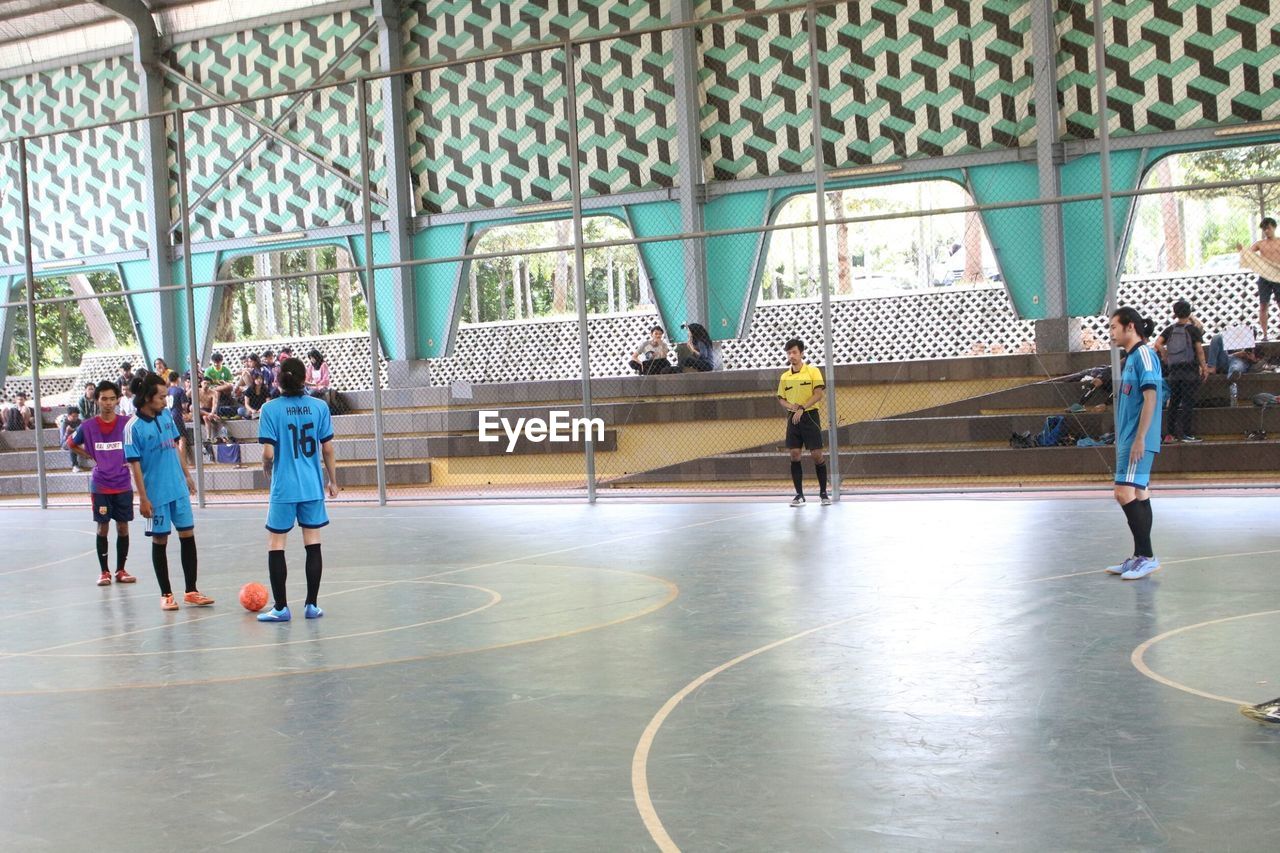 GROUP OF PEOPLE PLAYING BASKETBALL COURT