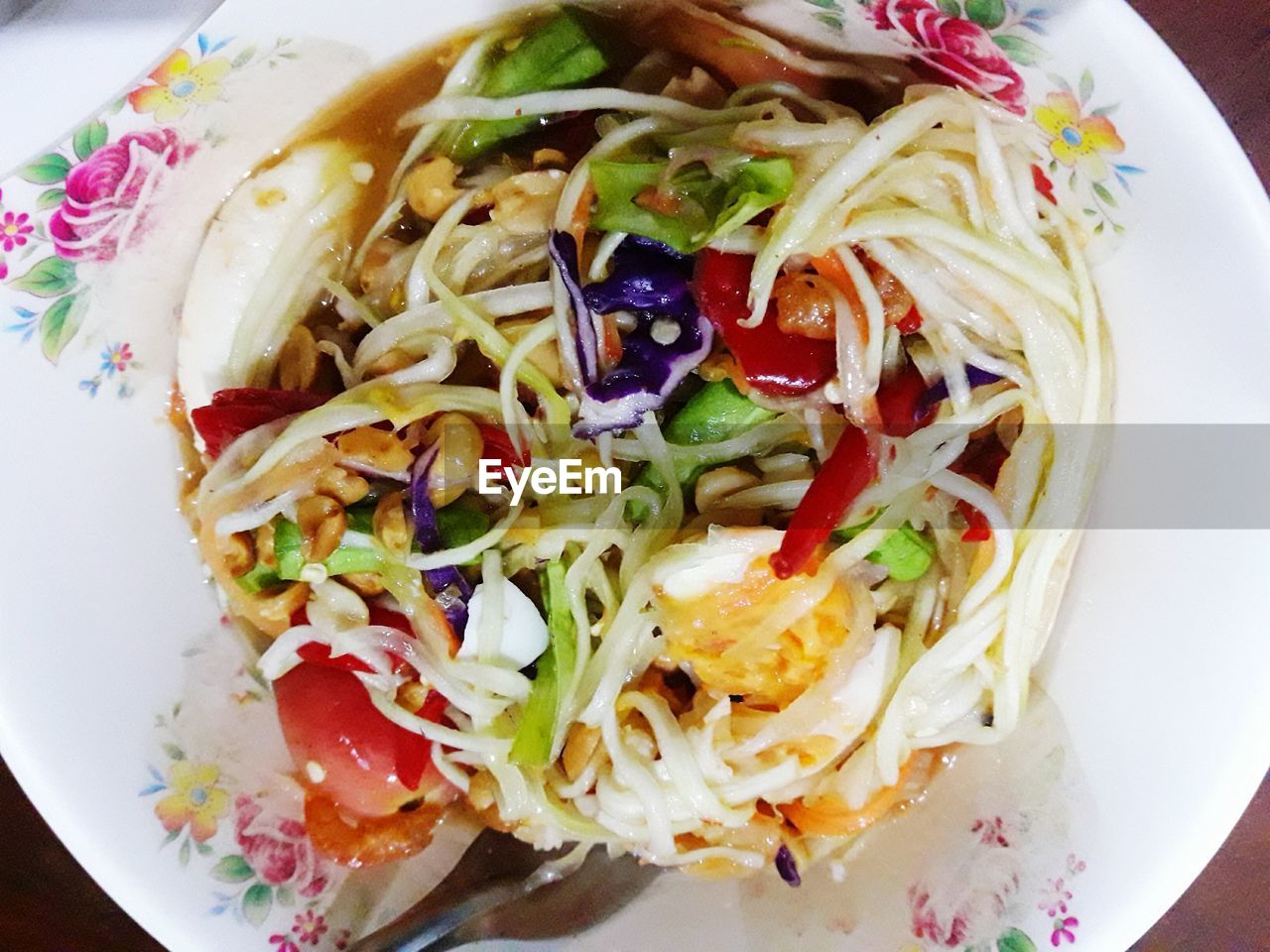 CLOSE-UP OF SALAD SERVED ON PLATE