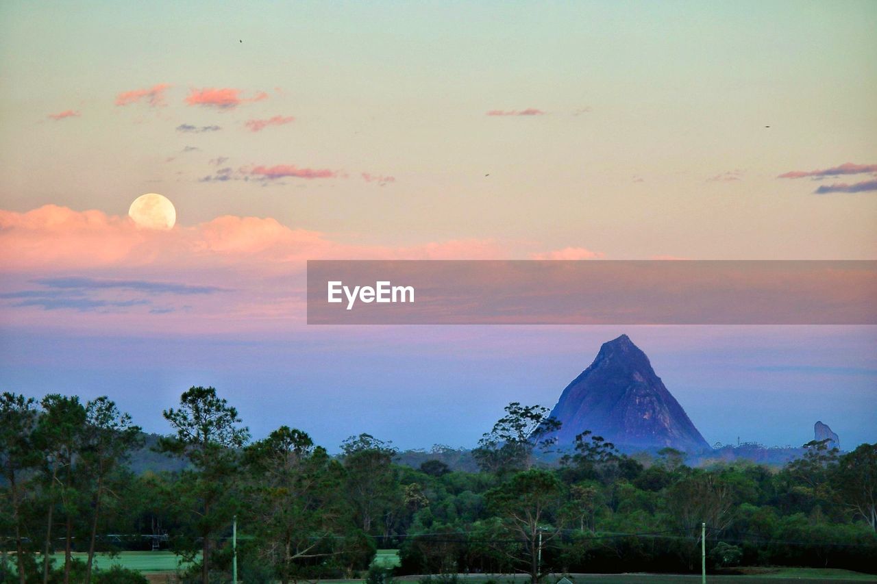 SCENIC VIEW OF LANDSCAPE AGAINST SKY DURING SUNSET