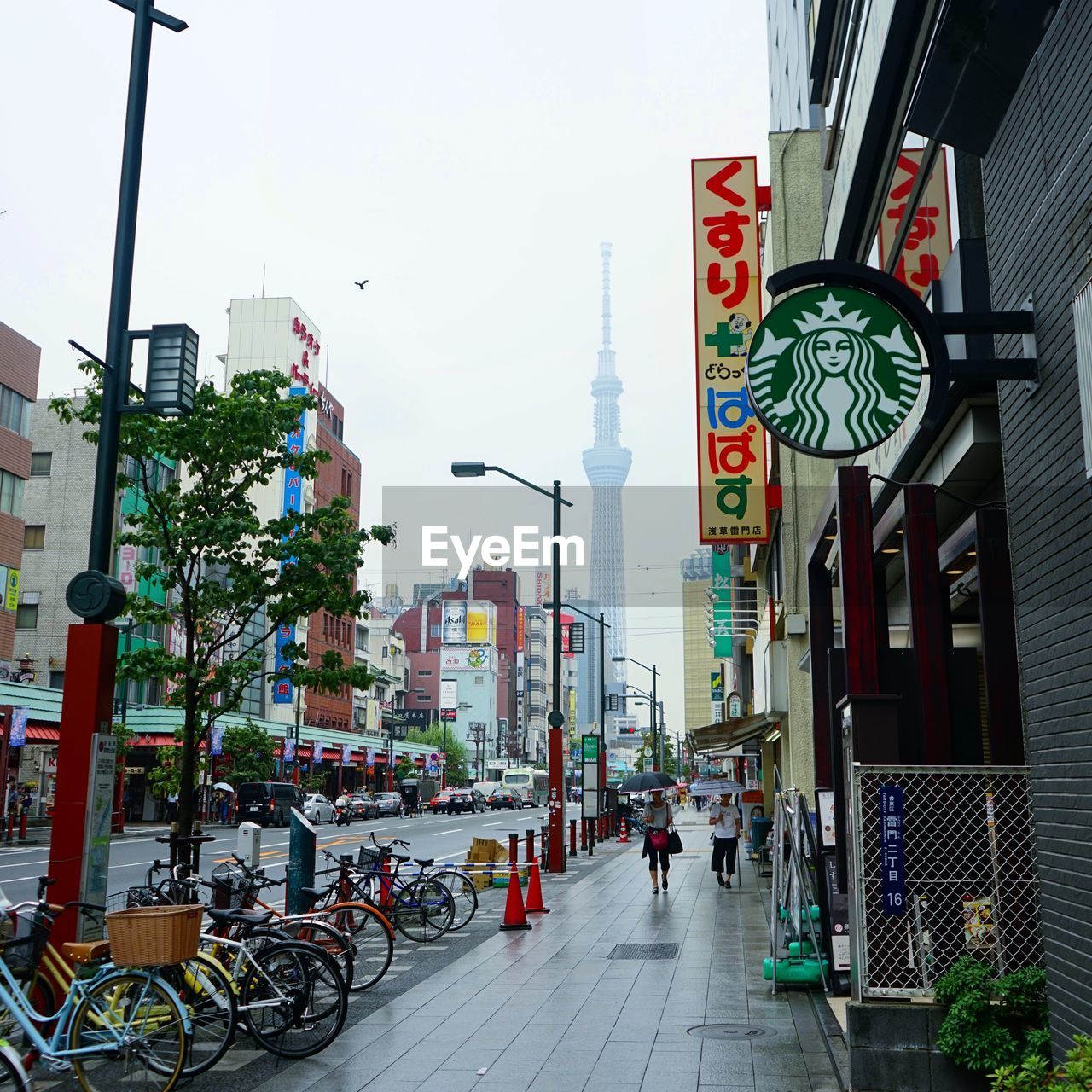 VIEW OF CITY AT THE WATERFRONT