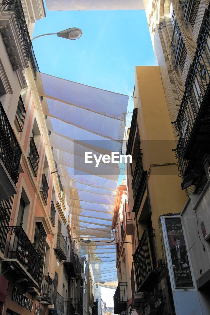 LOW ANGLE VIEW OF BUILDINGS AGAINST SKY