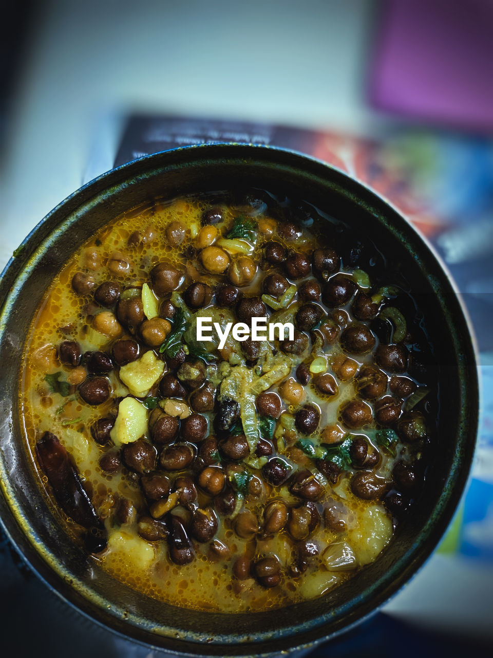 HIGH ANGLE VIEW OF ICE CREAM IN BOWL