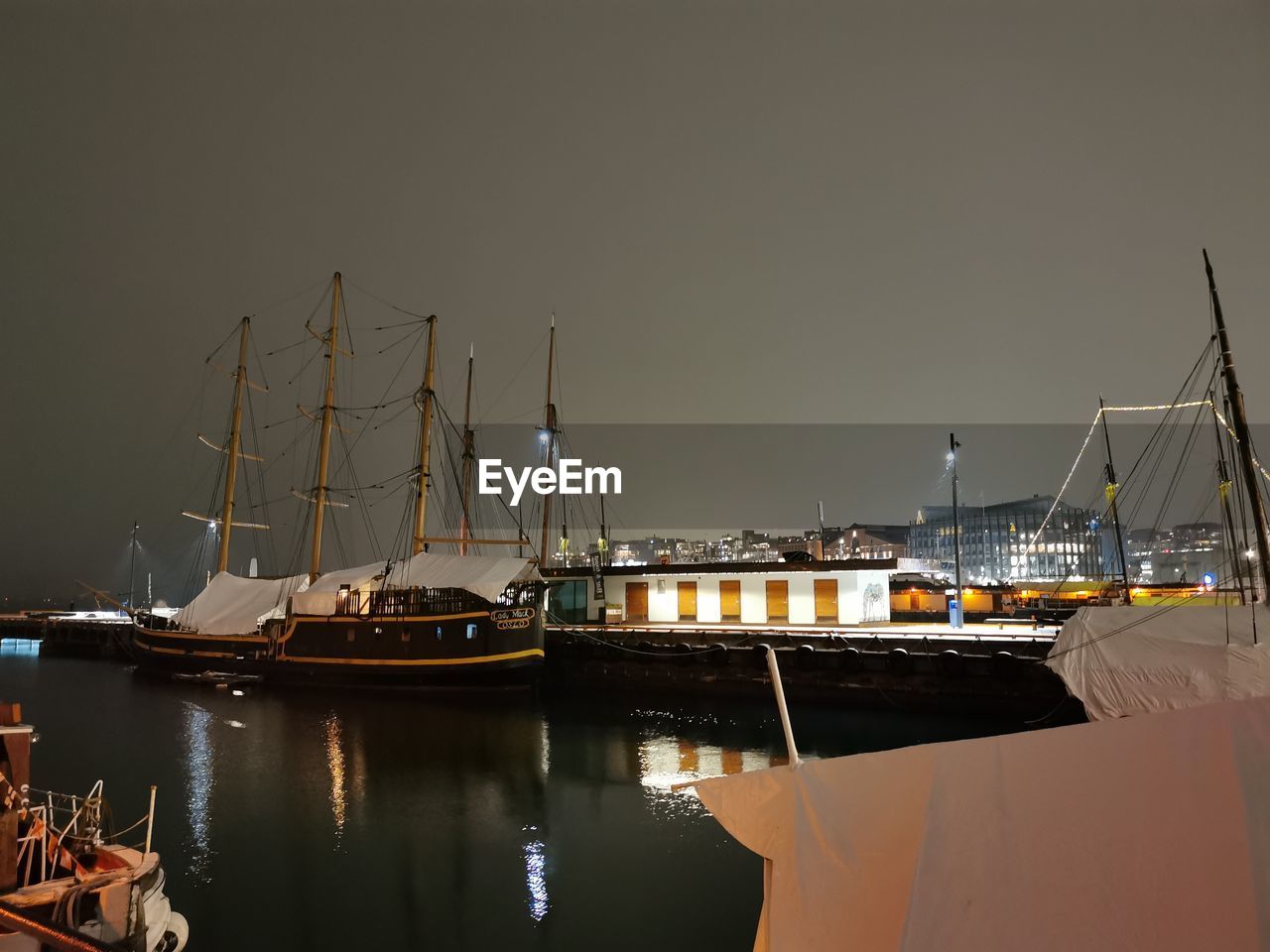 water, nautical vessel, transportation, mode of transportation, harbor, sailboat, vehicle, sea, dock, ship, boat, marina, reflection, moored, night, no people, sky, nature, pier, mast, watercraft, architecture, pole, sailing, sailing ship, copy space, commercial dock, evening, outdoors, travel, tall ship