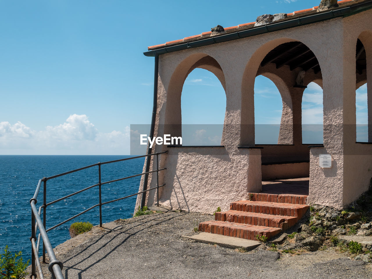 GAZEBO BY SEA AGAINST SKY