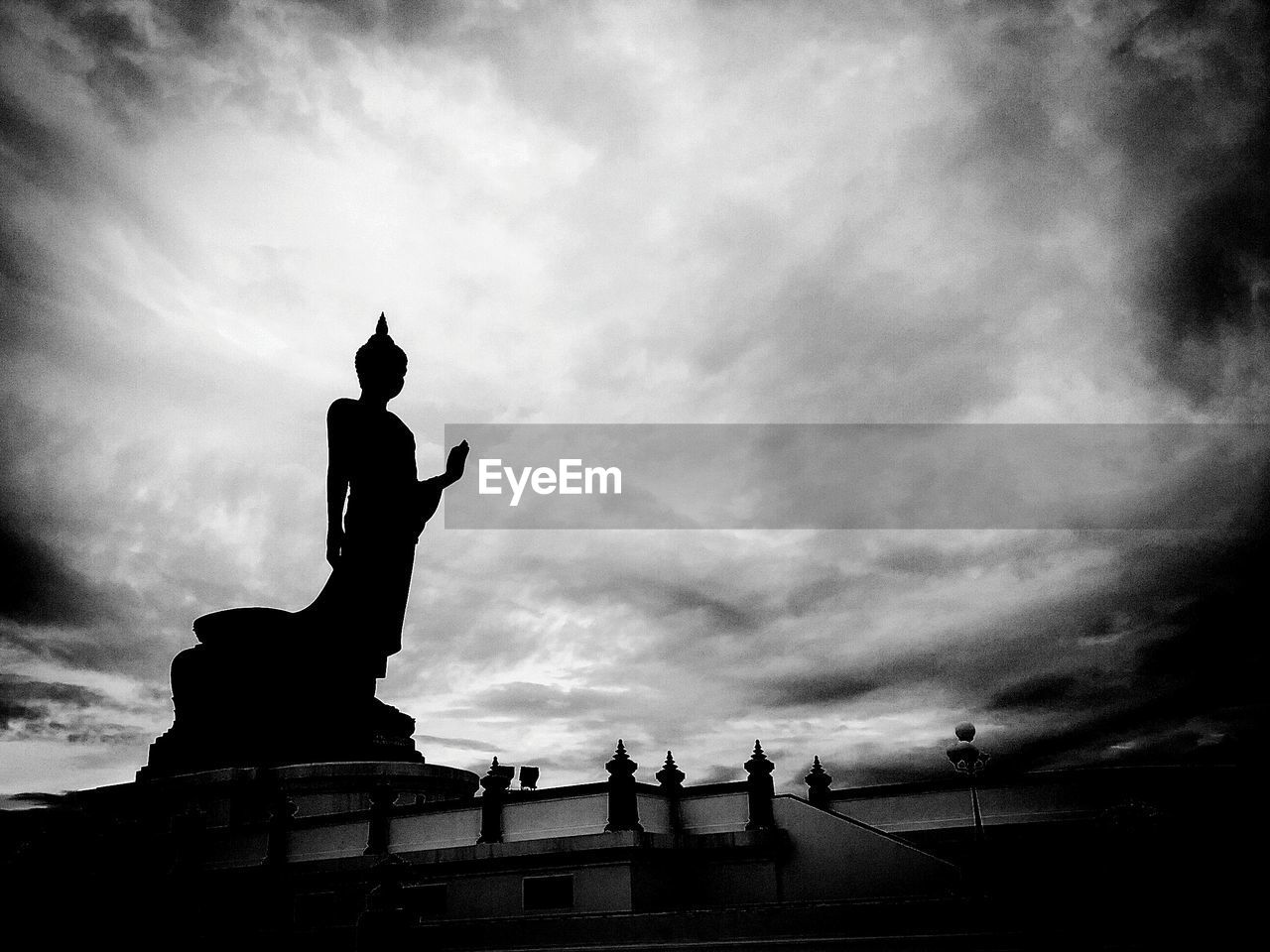 LOW ANGLE VIEW OF SILHOUETTE STATUE