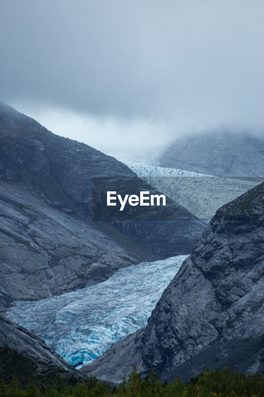 SCENIC VIEW OF MOUNTAIN AGAINST SKY