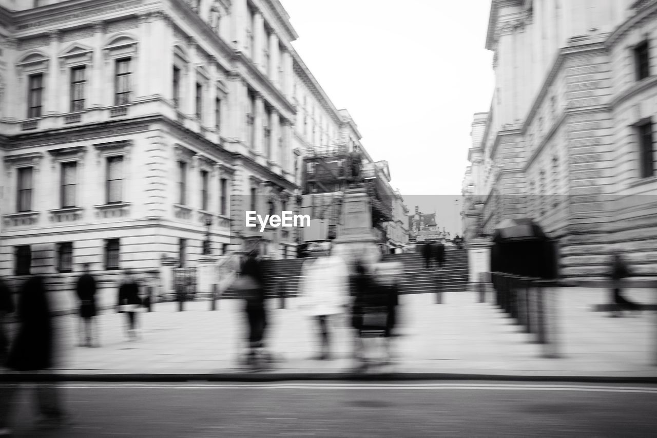 BLURRED MOTION OF CITY