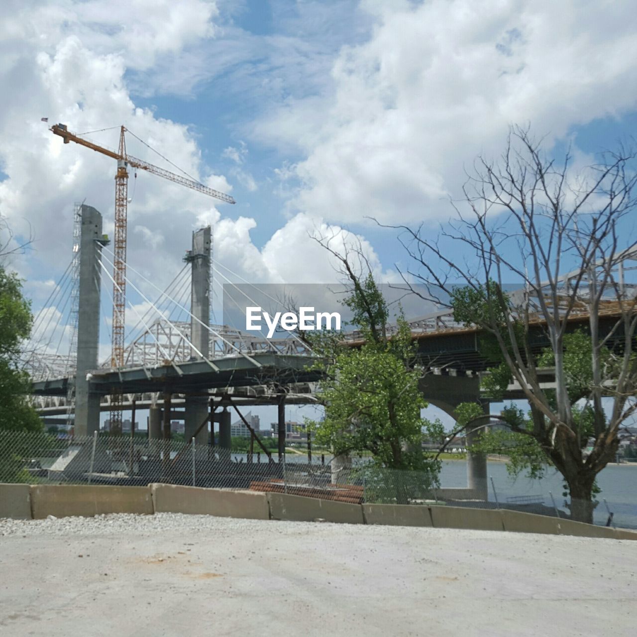 VIEW OF BUILT STRUCTURE AGAINST SKY