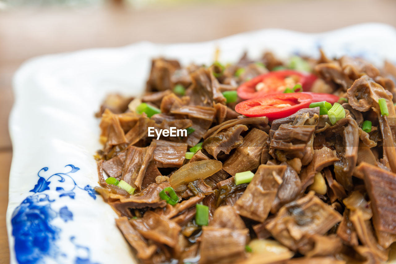 food, food and drink, dish, meat, healthy eating, vegetable, cuisine, chinese food, bulgogi, freshness, close-up, meal, no people, wellbeing, produce, beef, indoors, plate, pulled pork, selective focus, carnitas, spice, focus on foreground, asian food, fruit