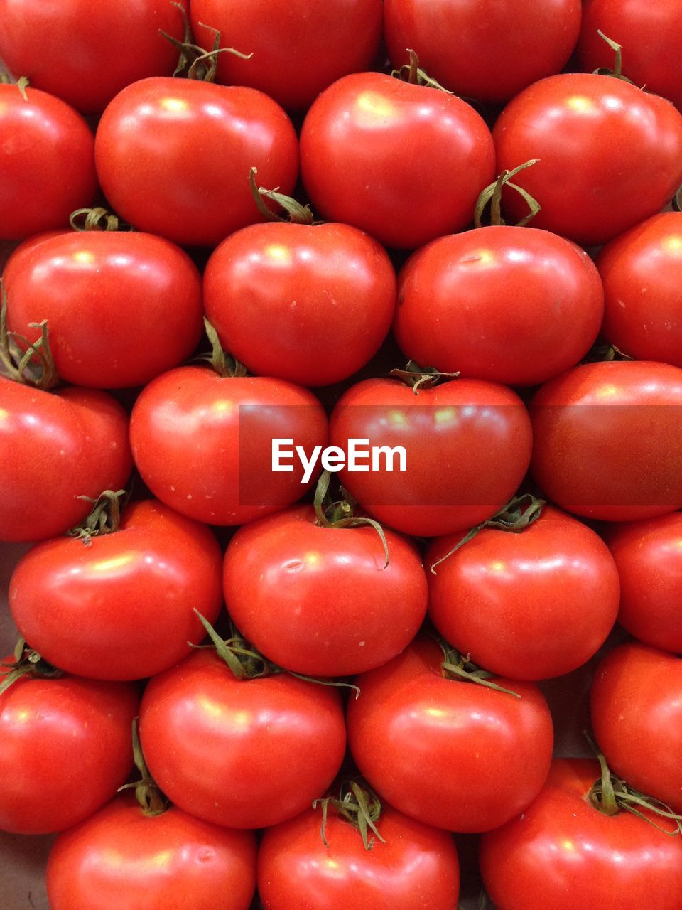 FULL FRAME SHOT OF TOMATOES IN MARKET