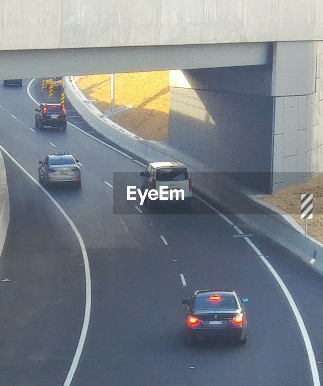 HIGH ANGLE VIEW OF CAR ON ROAD