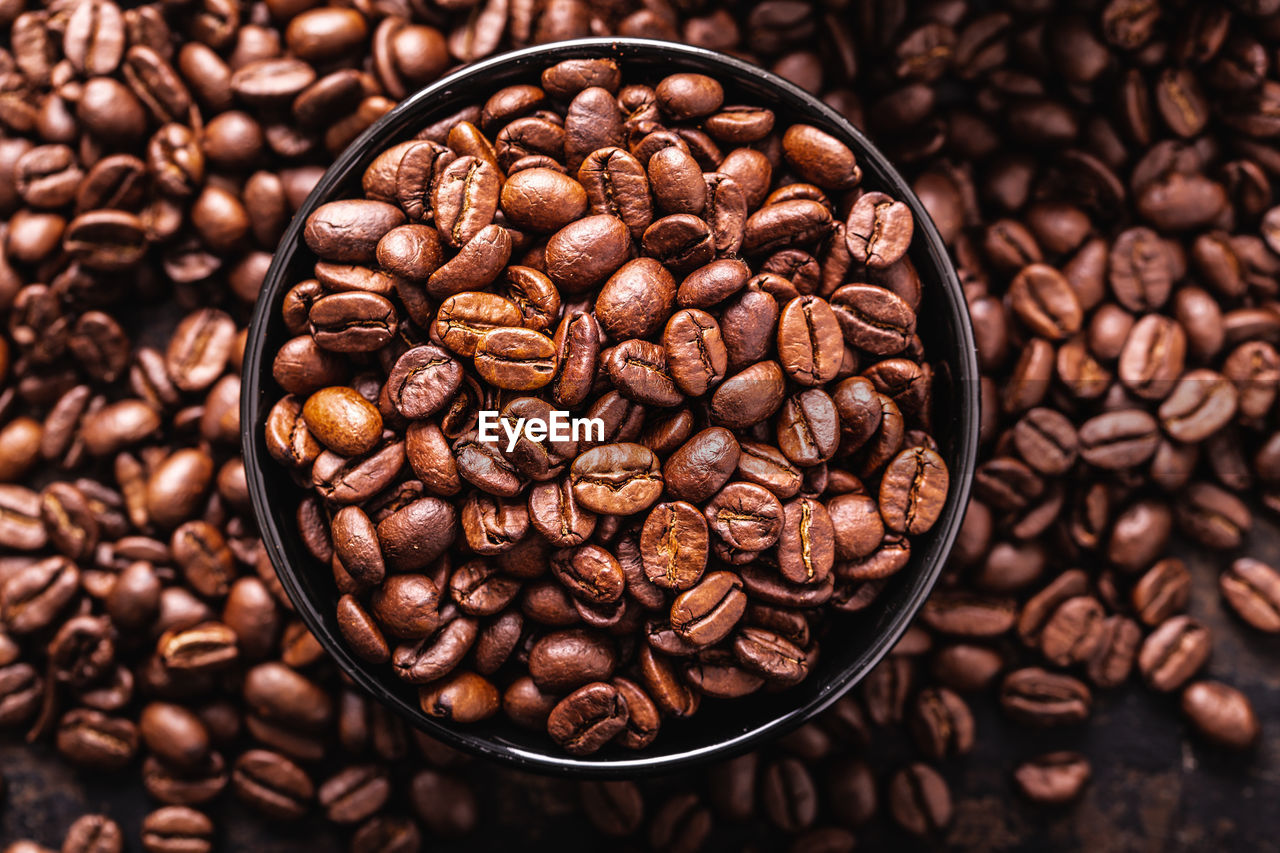 HIGH ANGLE VIEW OF COFFEE BEANS IN GLASS