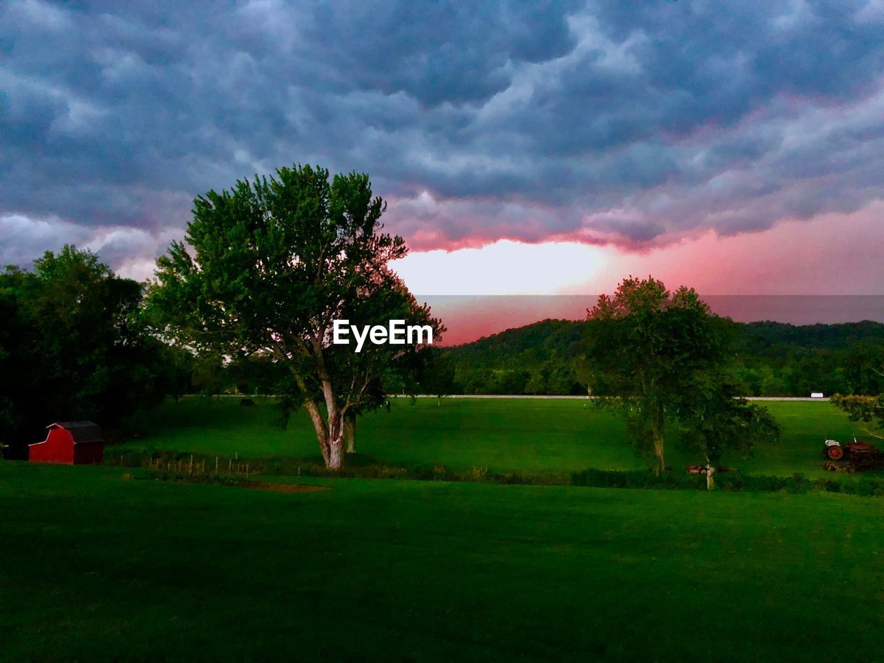 SCENIC VIEW OF FIELD AGAINST SKY DURING SUNSET