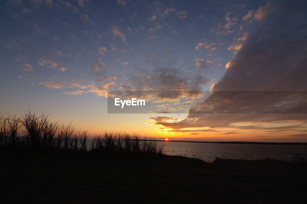 SCENIC VIEW OF SUNSET OVER SEA