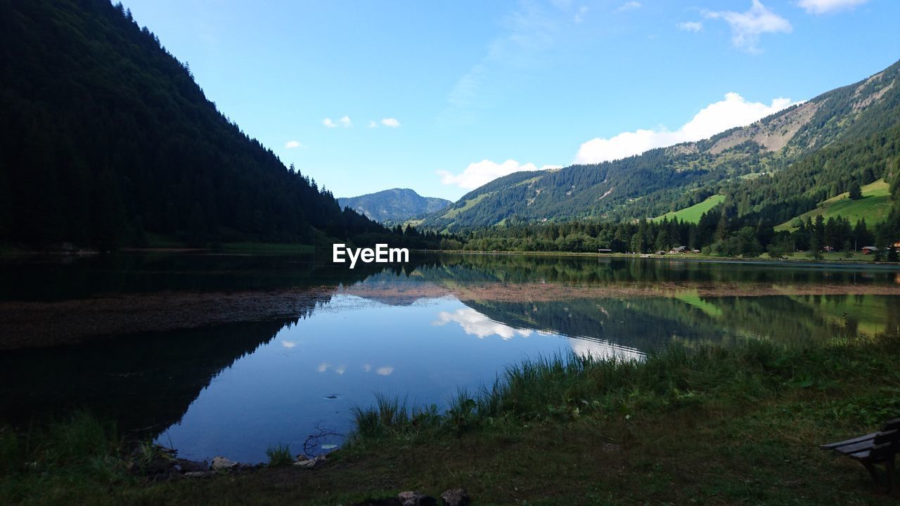 SCENIC VIEW OF LAKE AGAINST MOUNTAINS