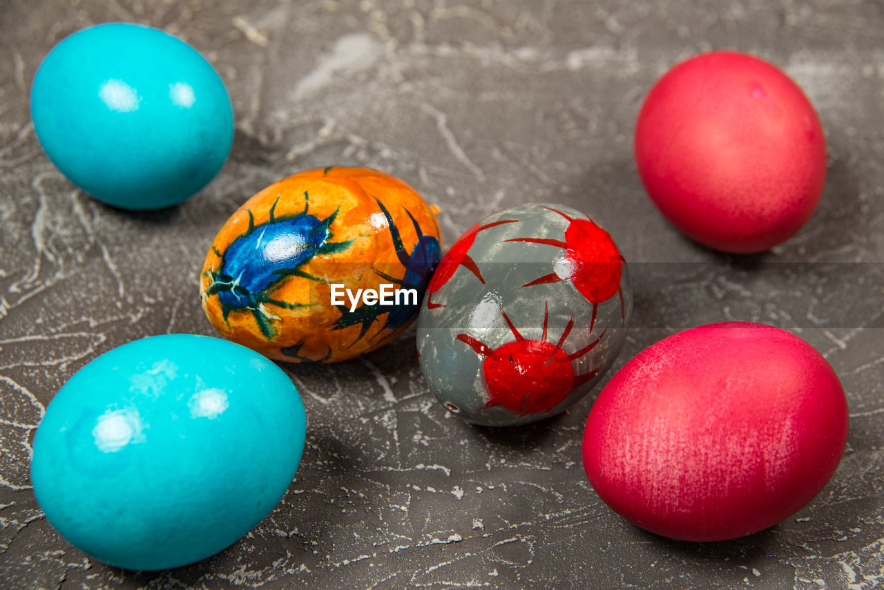 CLOSE-UP OF MULTI COLORED CANDIES