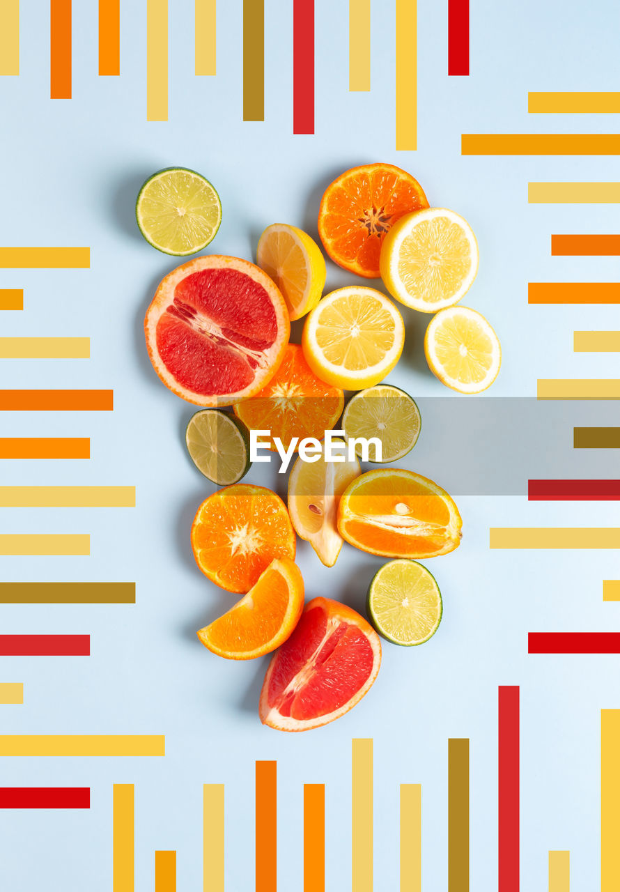 HIGH ANGLE VIEW OF ORANGE FRUIT ON TABLE AGAINST GRAY BACKGROUND
