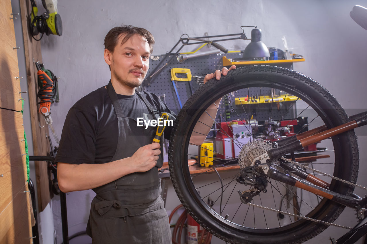 SIDE VIEW OF A MAN WORKING IN BICYCLE