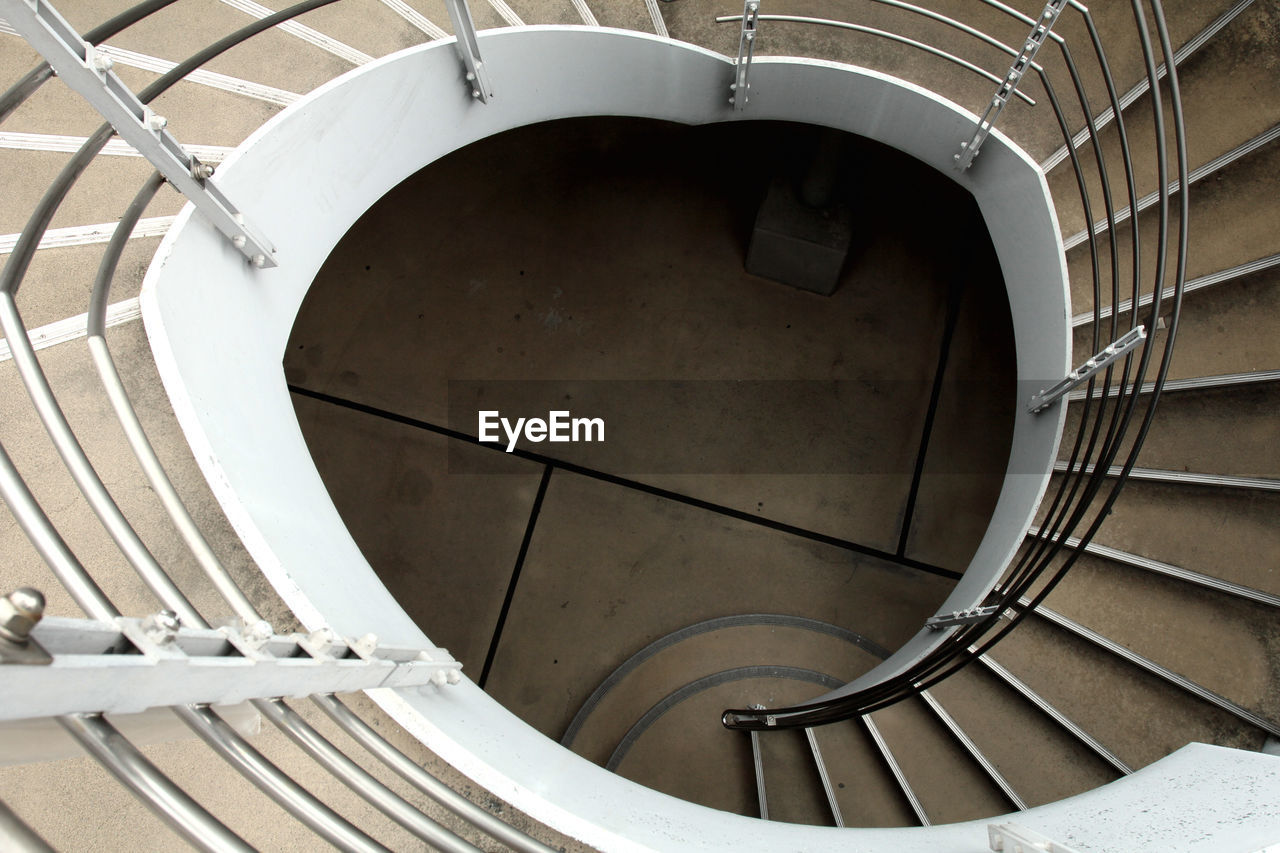 staircase, spiral staircase, steps and staircases, spiral, railing, stairs, architecture, built structure, curve, indoors, high angle view, daylighting, no people, circle, iron, wheel, geometric shape, pattern, shape