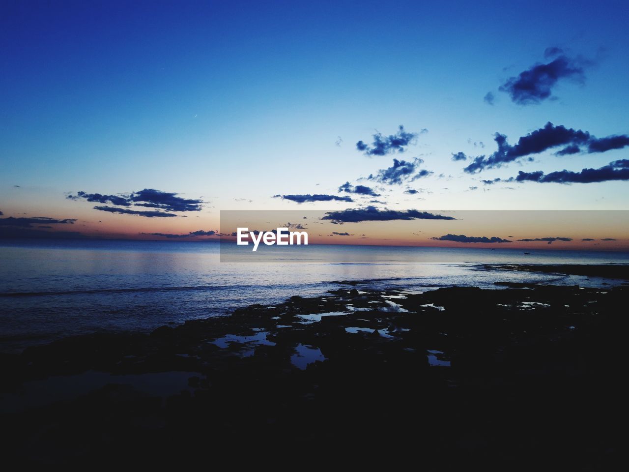 SCENIC VIEW OF SEA AGAINST BLUE SKY