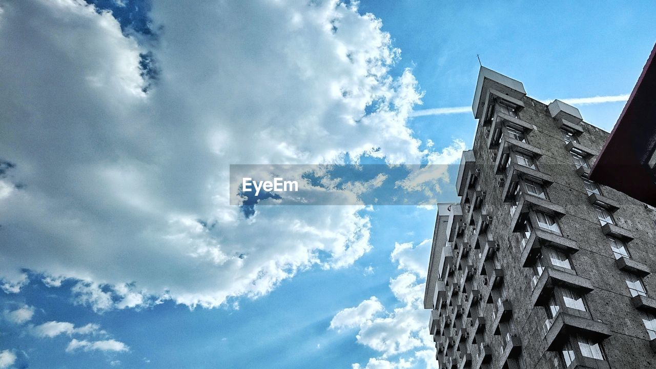 LOW ANGLE VIEW OF CROSS TOWER AGAINST SKY