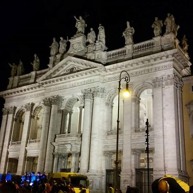 LOW ANGLE VIEW OF HISTORICAL BUILDING AT NIGHT