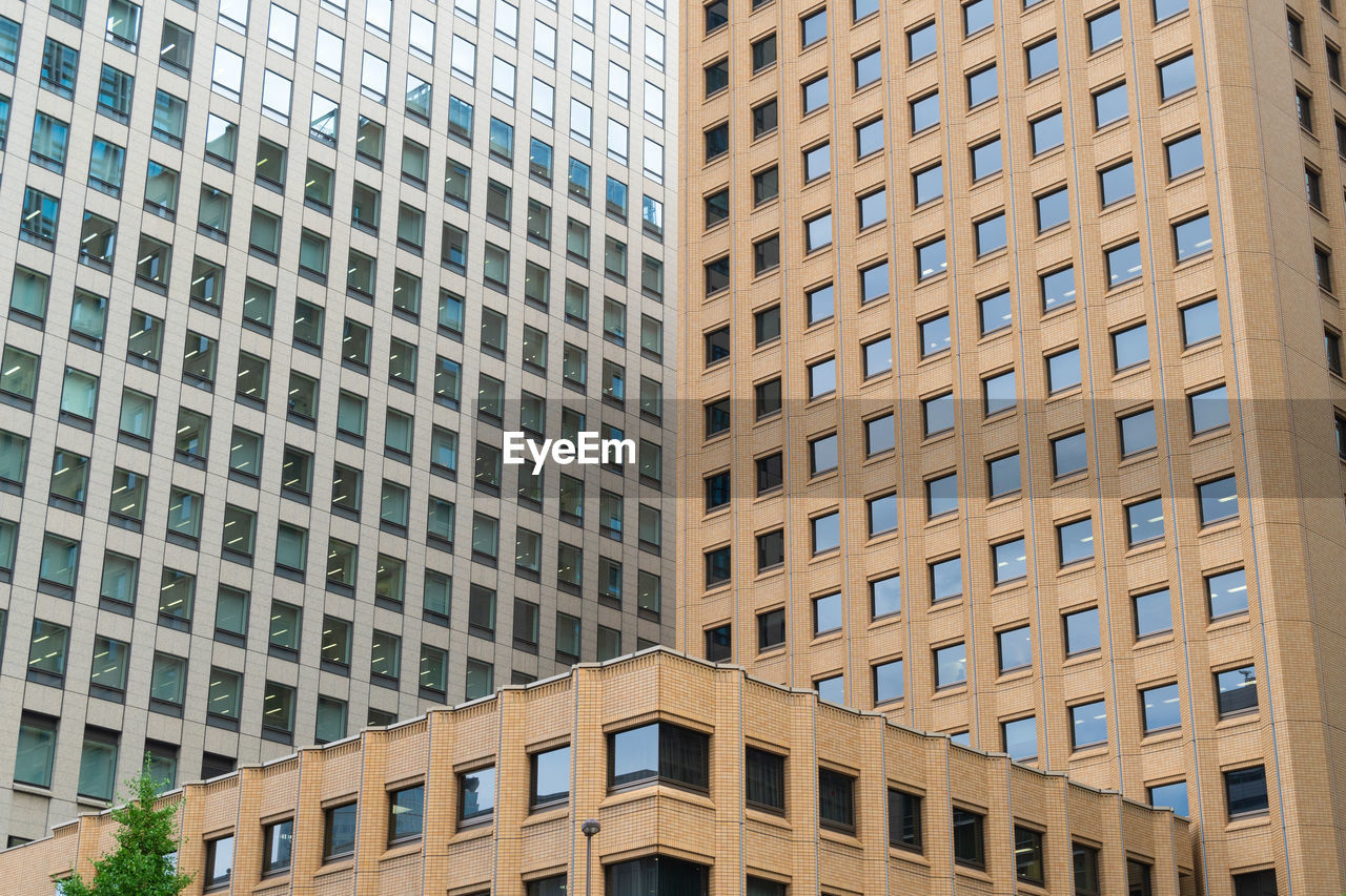 LOW ANGLE VIEW OF MODERN BUILDINGS IN CITY