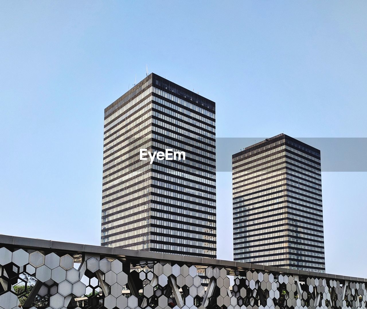 LOW ANGLE VIEW OF BUILDING AGAINST CLEAR BLUE SKY