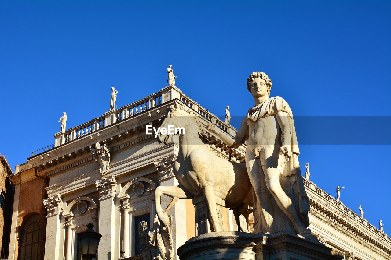 LOW ANGLE VIEW OF STATUE OF BUILDING