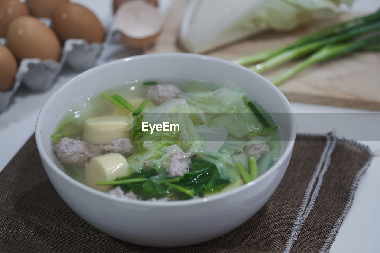 CLOSE-UP OF SOUP IN BOWL ON TABLE