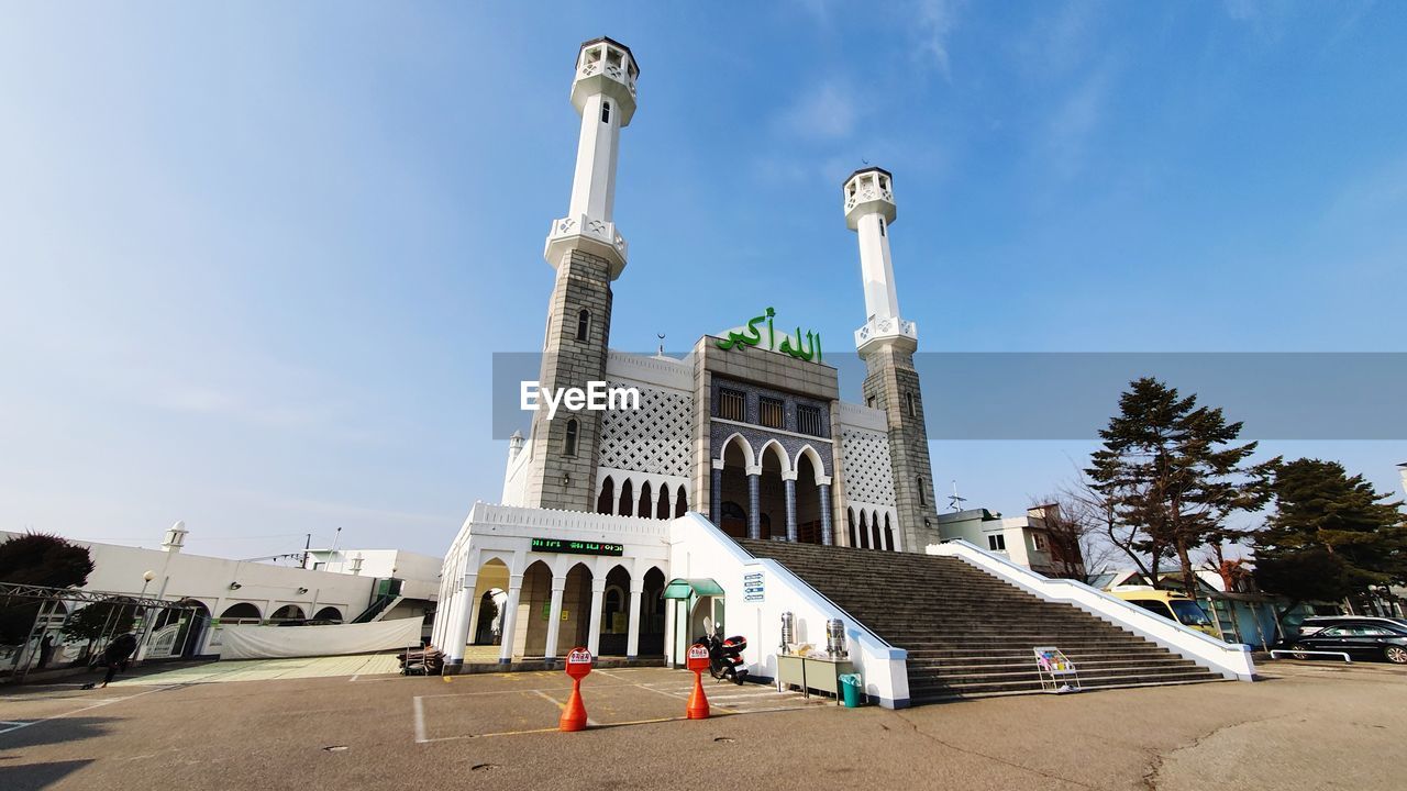 LOW ANGLE VIEW OF BUILDING