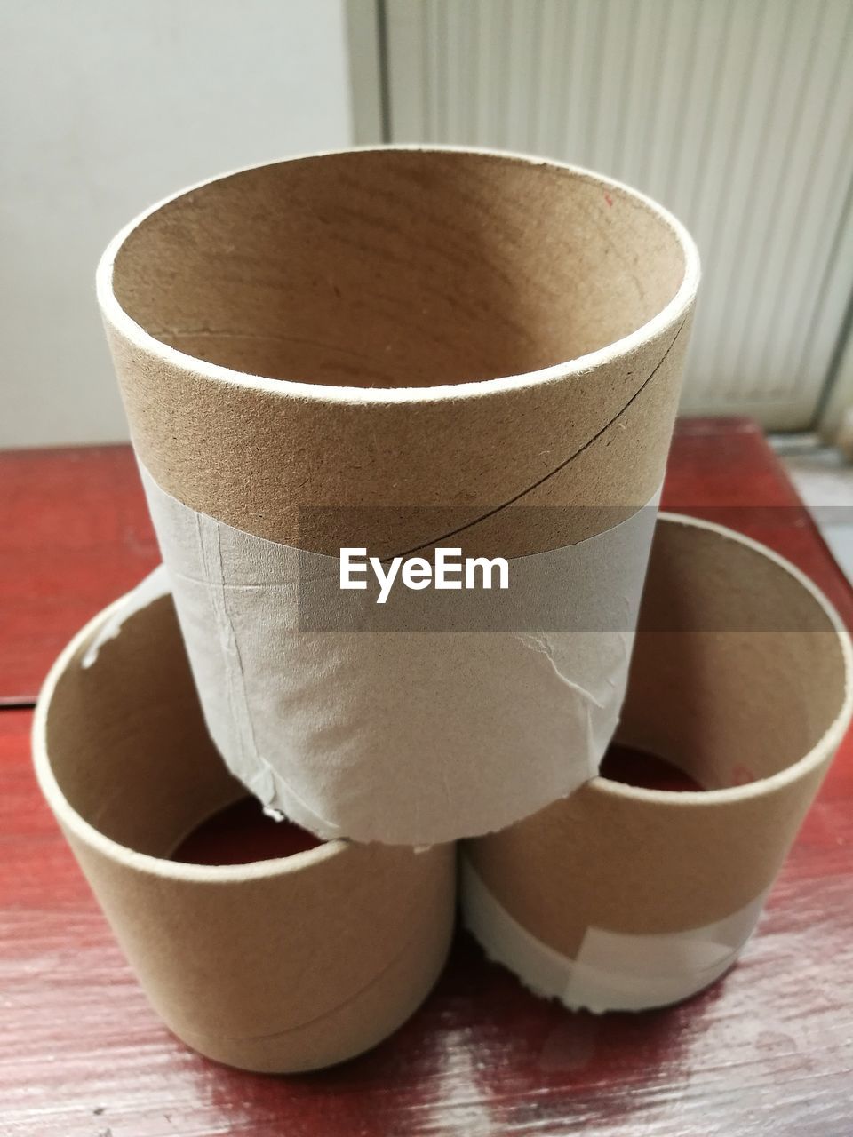 CLOSE-UP OF COFFEE CUP AND TEA ON TABLE