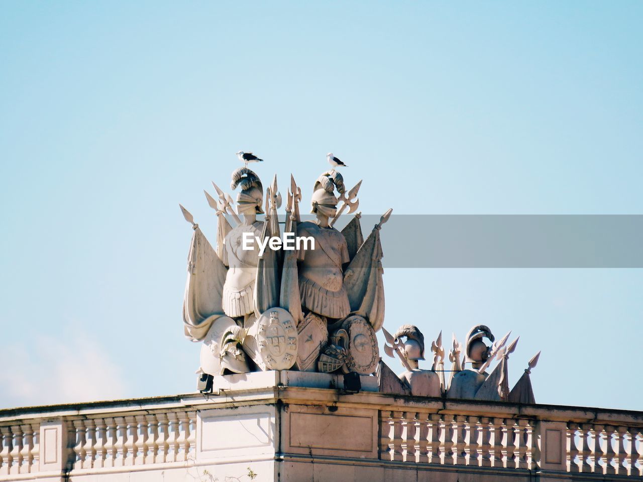 LOW ANGLE VIEW OF ANGEL STATUE