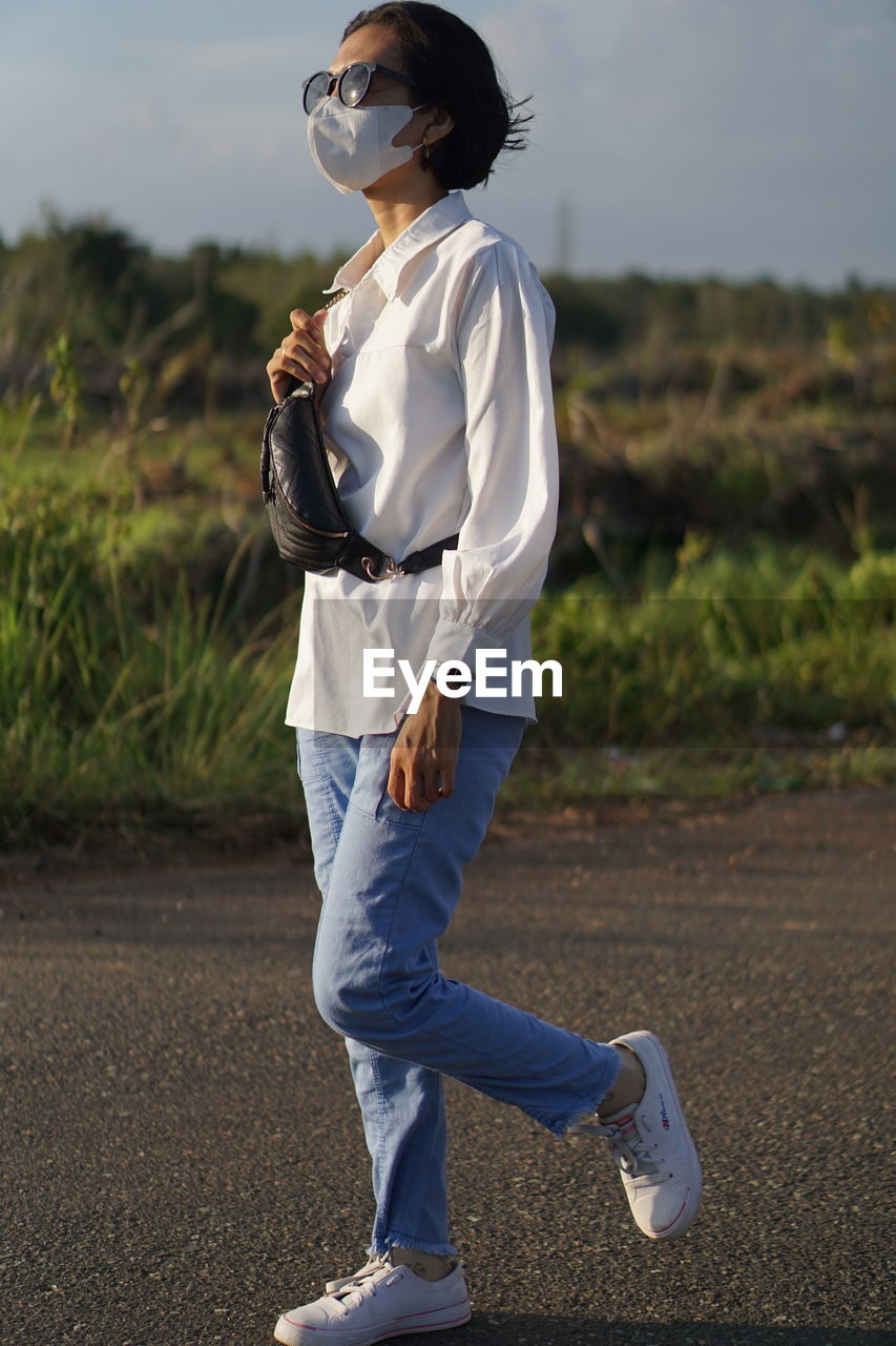 adult, one person, men, spring, nature, sports, casual clothing, full length, leisure activity, young adult, day, blue, extreme sports, outdoors, jumping, motion, relaxation, activity, lifestyles, person, clothing