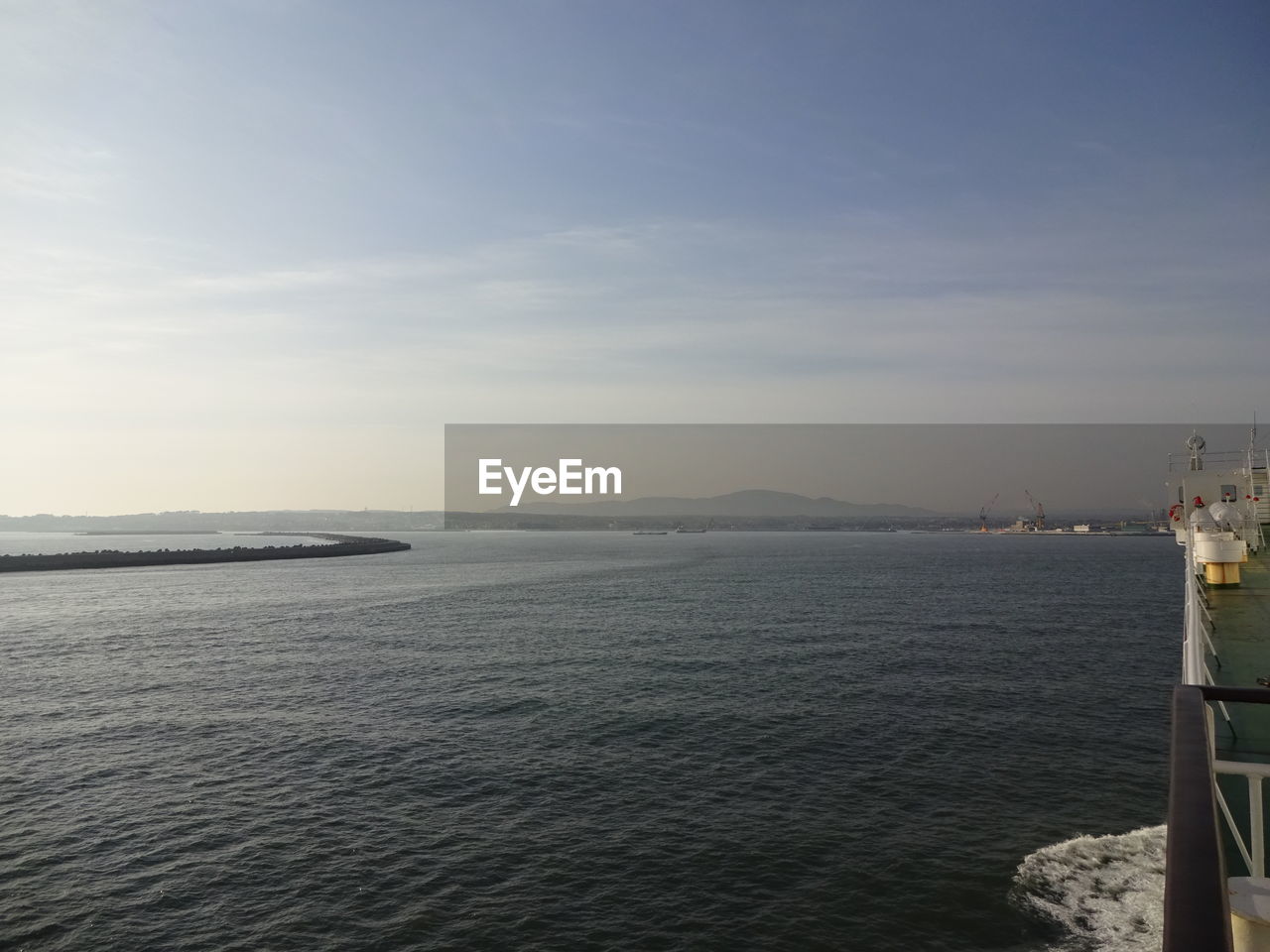 PANORAMIC SHOT OF SEA AGAINST SKY