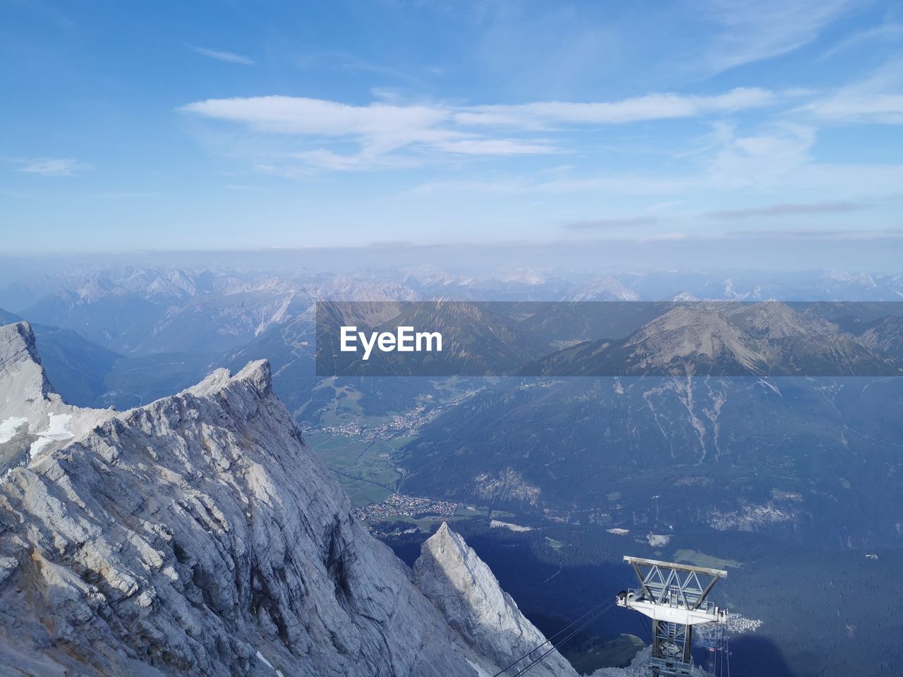 PANORAMIC VIEW OF SNOWCAPPED MOUNTAINS AGAINST SKY