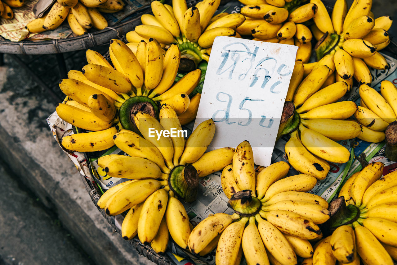 HIGH ANGLE VIEW OF FRUITS FOR SALE IN MARKET