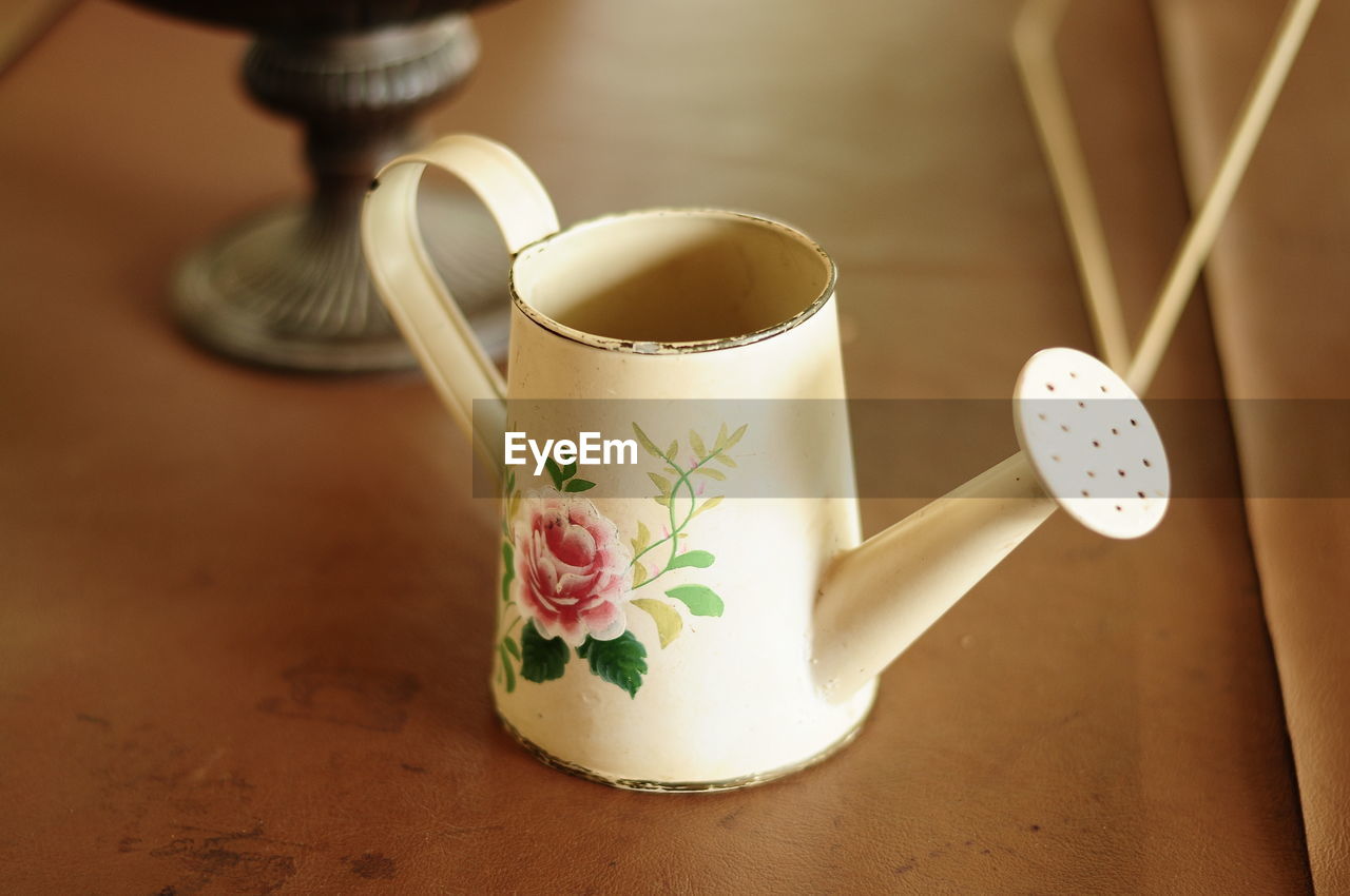 CLOSE-UP OF COFFEE CUP ON TABLE AT HOME