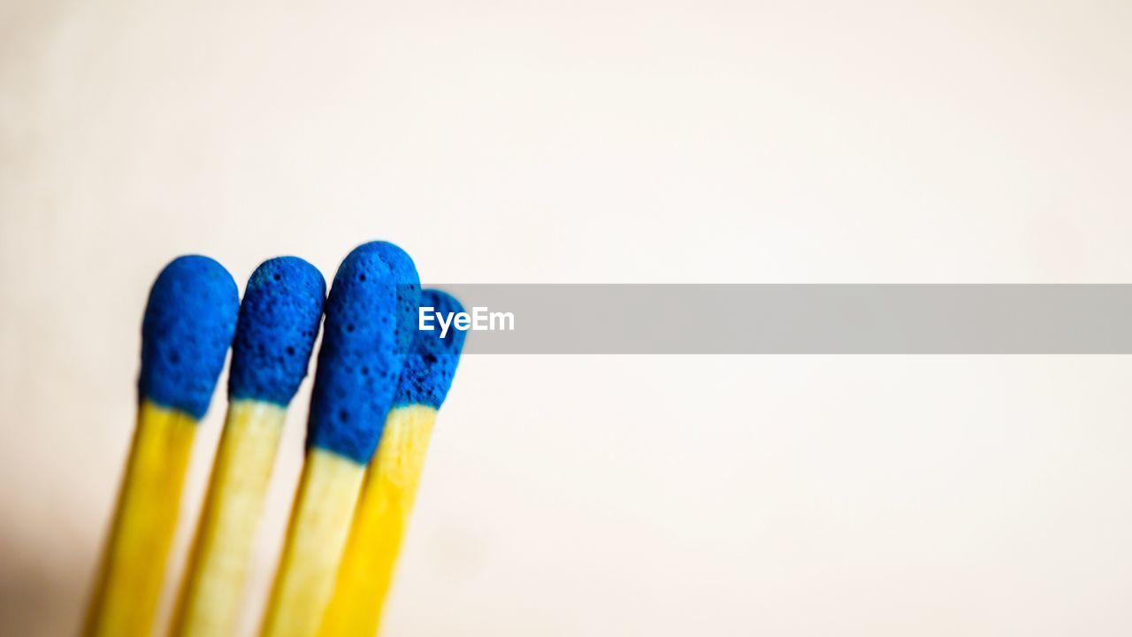 CLOSE-UP OF BLUE BACKGROUND