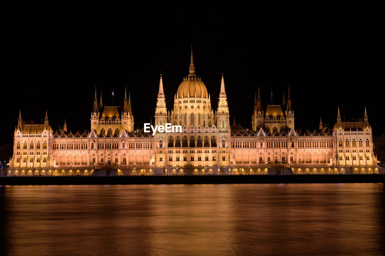 ILLUMINATED BUILDINGS AT NIGHT