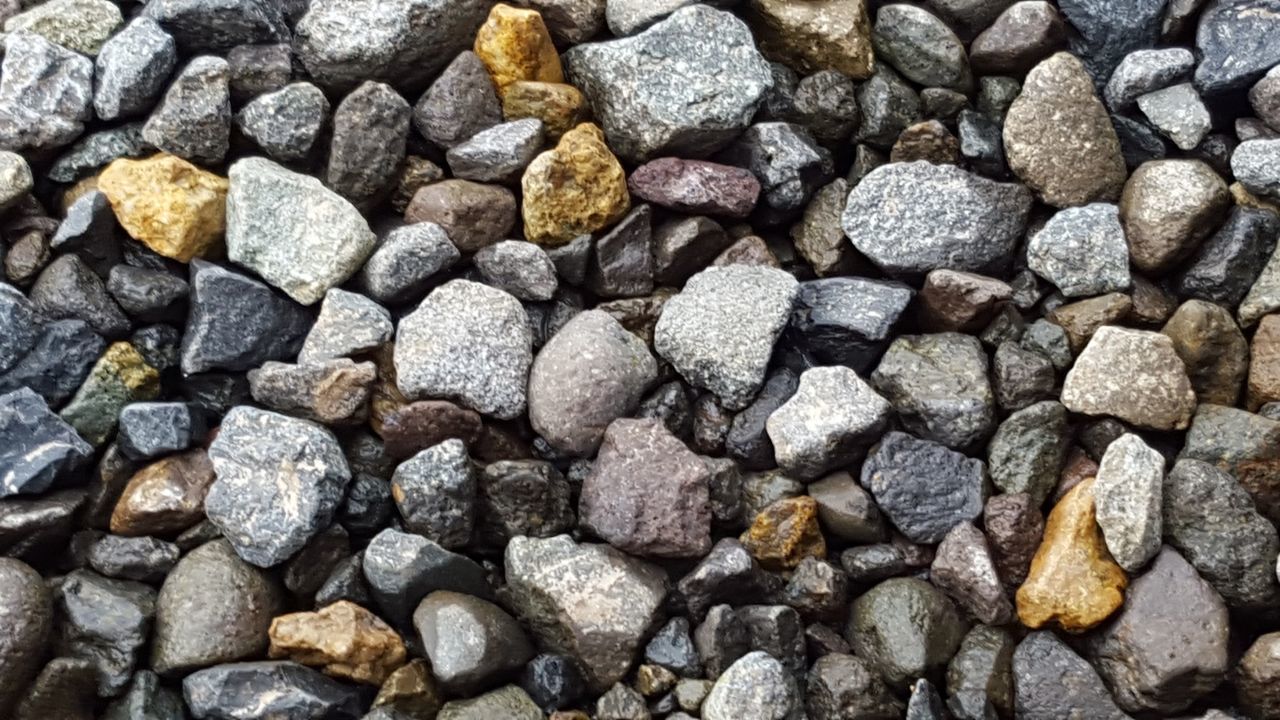 FULL FRAME SHOT OF STONES