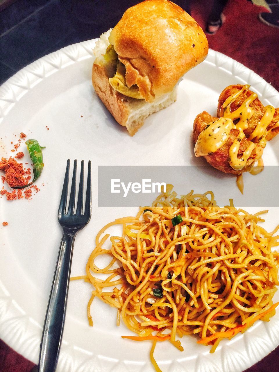 CLOSE-UP OF PASTA IN PLATE