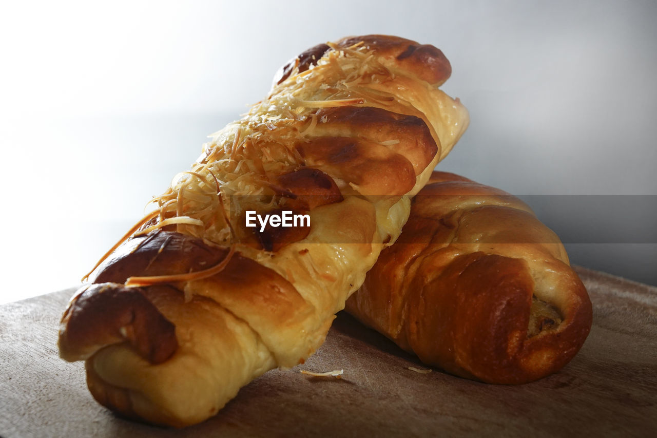 CLOSE-UP OF FRESH BREAD ON TABLE