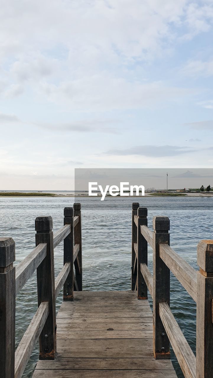 WOODEN PIER LEADING TO SEA