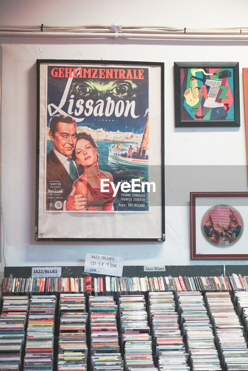 VIEW OF A SMILING STORE WITH A OPEN BOOK IN A SHOP