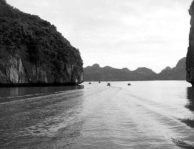 SCENIC VIEW OF MOUNTAINS AND SEA