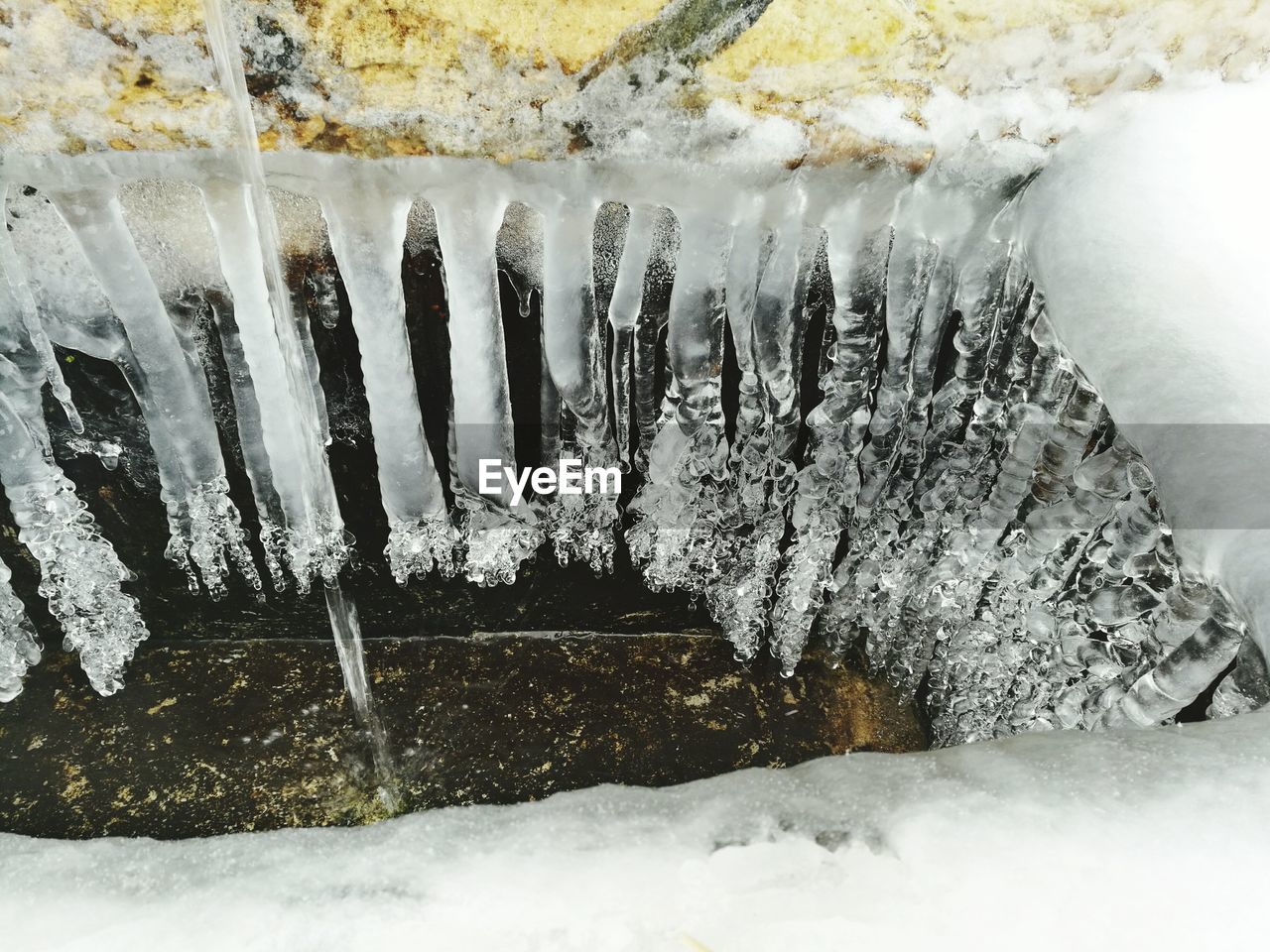 CLOSE-UP OF SNOW ON WATER