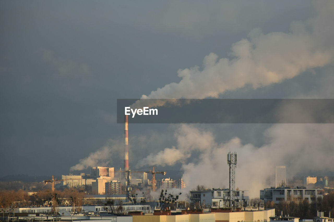 SMOKE EMITTING FROM INDUSTRY AGAINST SKY