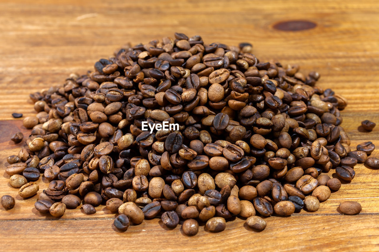 Roasted artesanal gourmet coffee beans pattern