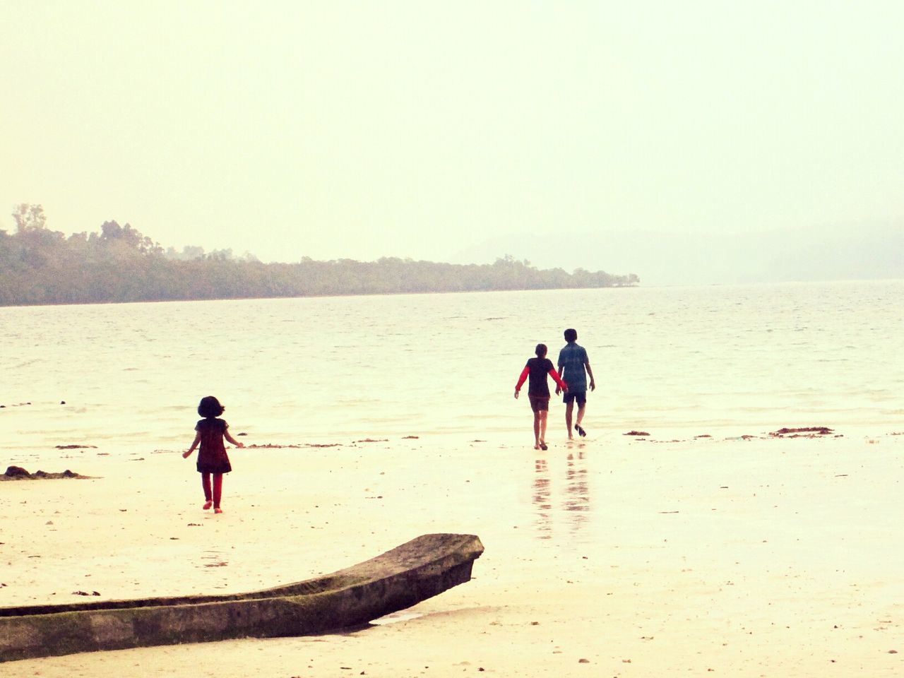 TOURISTS ON BEACH